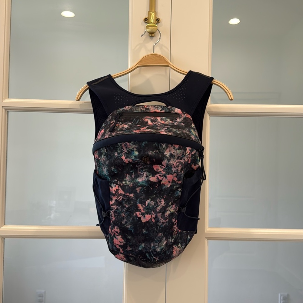 RARE Lululemon backpack excellent condition